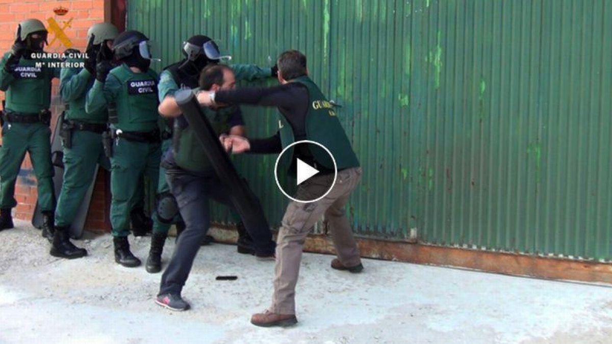 -GUARDIA CIVIL