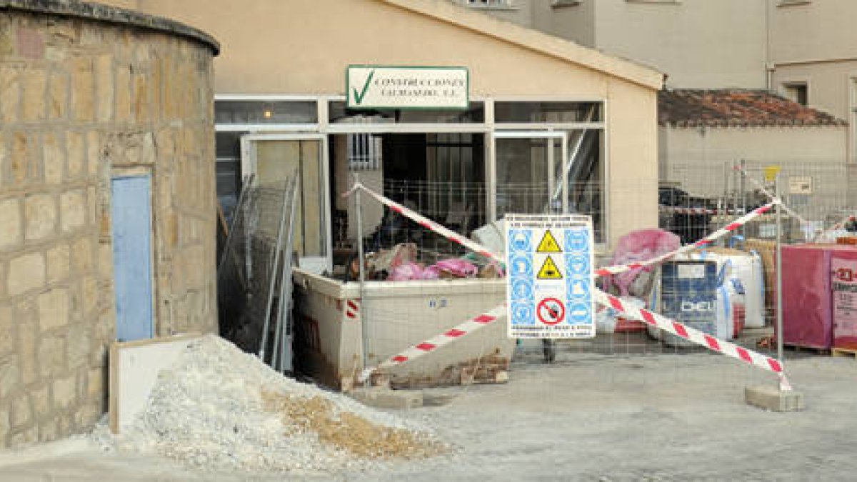 Obras en el Instituto de Medicina Legal, en una imagen de marzo de 2012. / VALENTÍN GUISANDE-