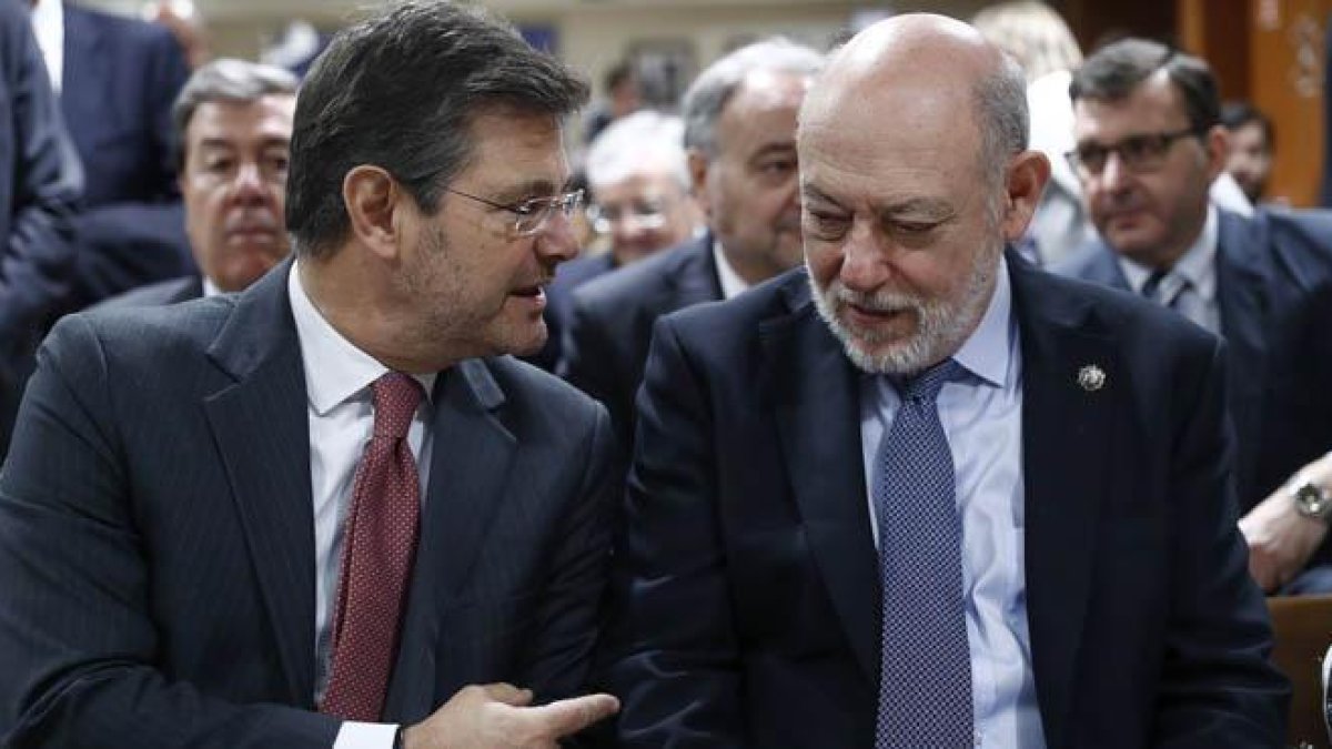 afael Catalá (en la imagen, a la izquierda, junto a José Manuel Maza, el pasado 7 de febrero).-