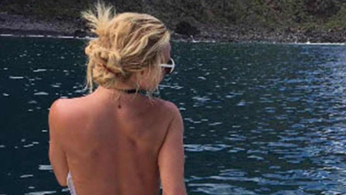 Britney Spears, en topless... de espaldas a la cámara.-INSTAGRAM