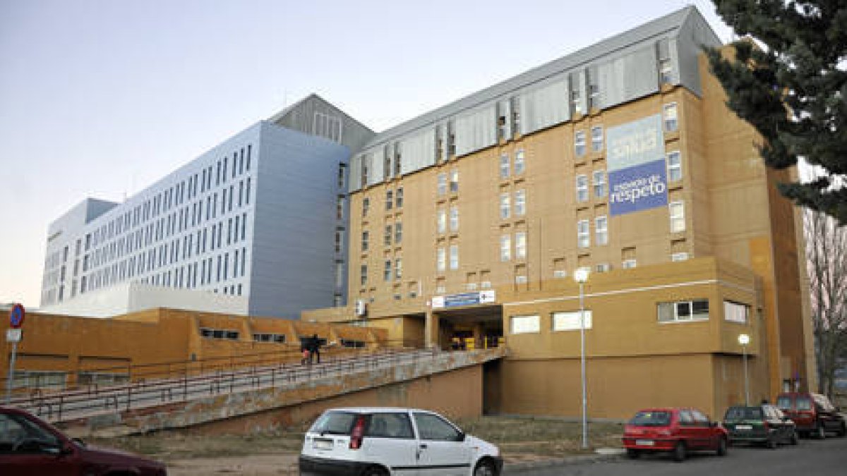 Imagen del hospital Santa Bárbara de la capital. / VALENTÍN GUISANDE-