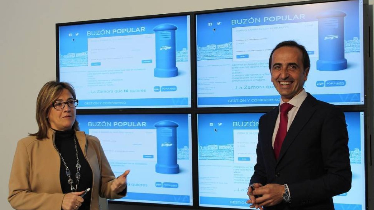 La parlamentaria nacional del PP Maite Martín, y el portavoz del partido, José Luis Prieto, presentan el Buzón Popular “La Zamora que tu quieres”-Ical