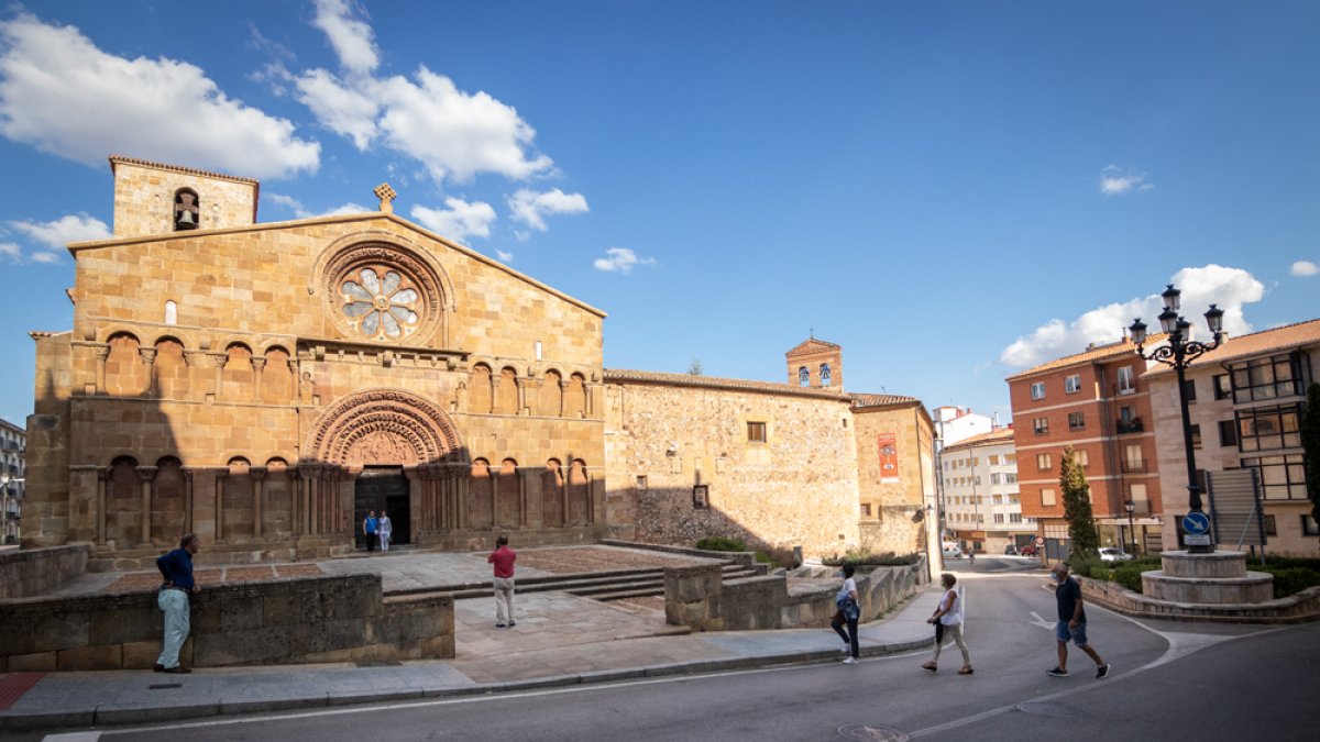 Santo Domingo, con el carril que se suprimirá en primer término. GONZALO MONTESEGURO