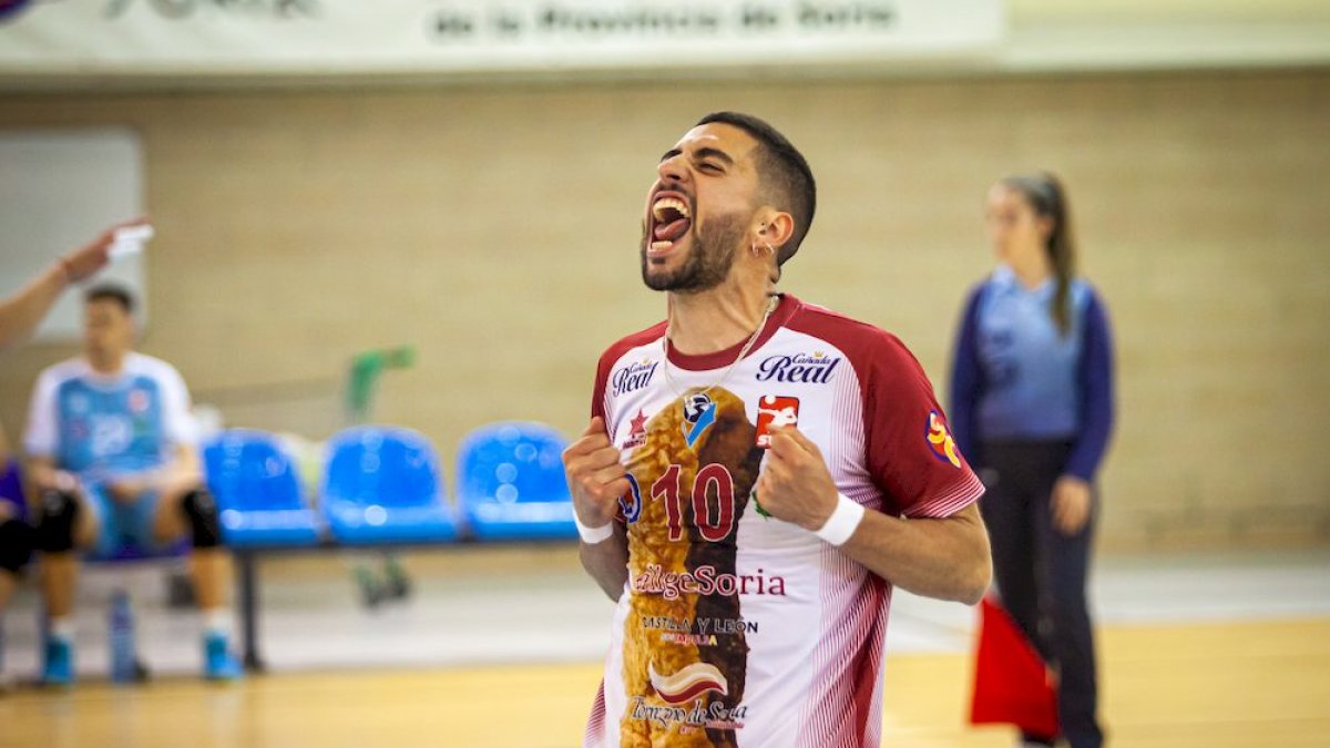 <p>Otra tarde del mejor voley en el pabellón de Los Pajaritos y otro partido épico del <strong>Rio Duero que consigue pasar al tercer partido de esta semifinal</strong> <strong>al vencer a Pamesa Teruel.</strong></p>

<p>Los celestes se llevan <a href=