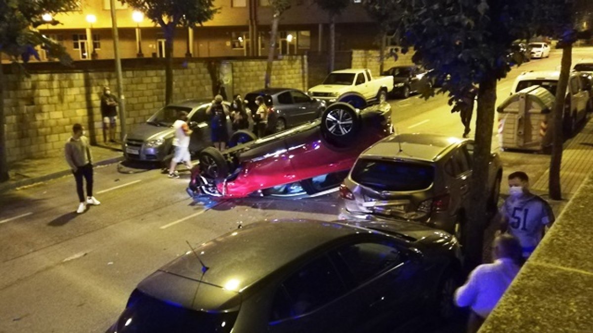 Imagen tomada minutos después de producirse el accidente a la altura del número 6 de Leales de Aljubarrota.