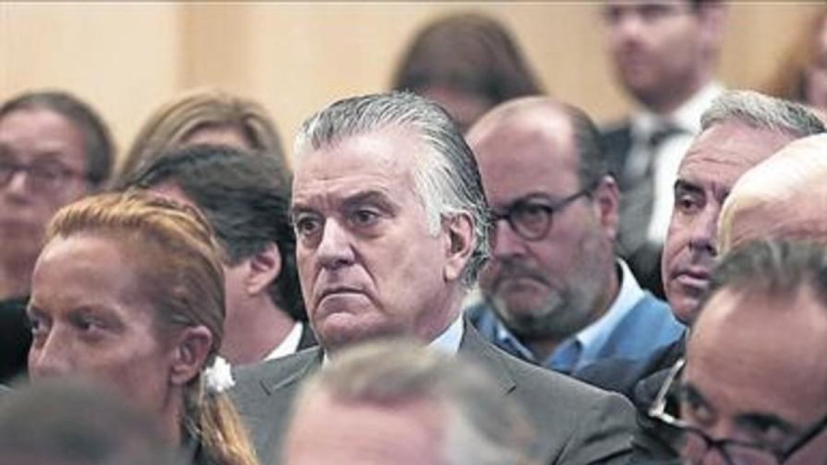 Paz Naseiro, hija del extesorero de Alianza Popular (AP) Rosendo Naseiro, ha confirmado este jueves en el juicio por la primera época de la 'trama Gürtel' (1999-2005) que su padre y el extesorero del PP Luis Bárcenas únicamente realizaron dos operaciones-ARCHIVO / AFP