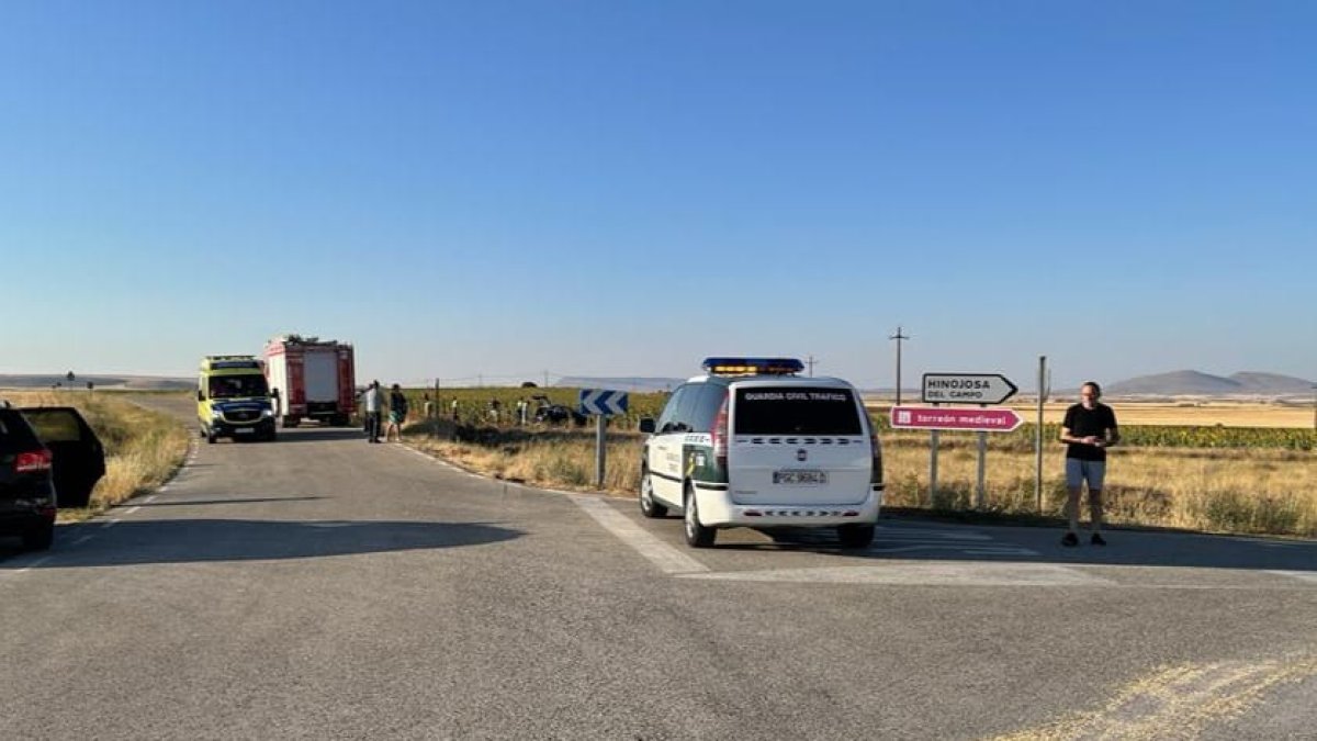 Los servicios de emergencia durante la intervención esta mañana. HDS