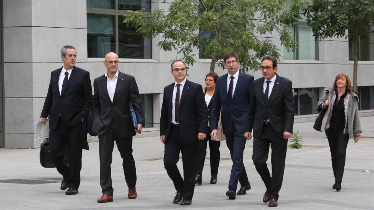 Los exconselleres, a su llegada a la Audiencia Nacional para declarar ante la jueza Carmen Lamela. /-JUAN MANUEL PRATS