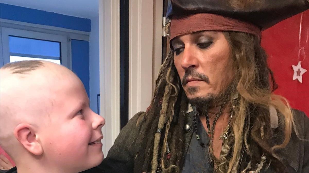 Deep, caracterizado como Jack Sparrow-