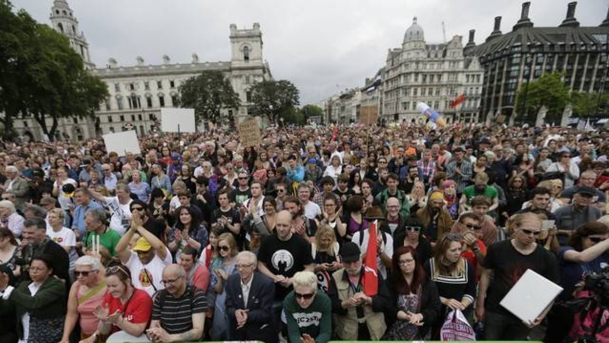 Manifestantes en Londres durante laa protestas antiausteridad de este sábado.-Foto: AP / TIM IRELAND