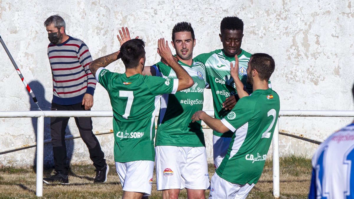 Gonzalo de Miguel tras anotar el primer gol para el San José - MARIO TEJEDOR