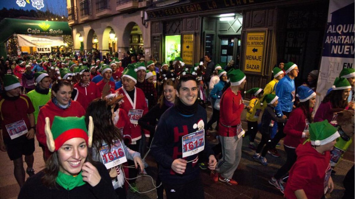 La Carrera Popular de Navidad de Soria es la pionera de este tipo de pruebas que se celebran en la provincia y este año cumplirá su edición 22.-Diego Mayor