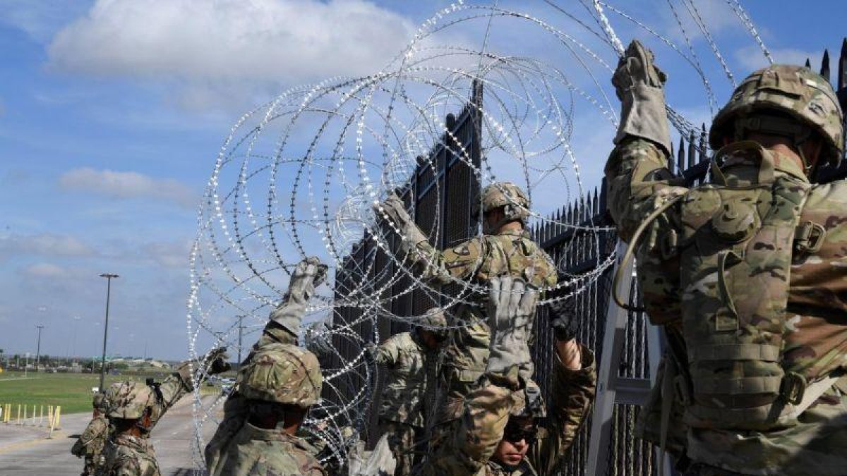 El Gobierno de Estados Unidos anunció el pasado 29 de octubre el comienzo de esta operación cuyo objetivo es evitar el acceso al país de los miles de migrantes de dos caravanas.-EFE