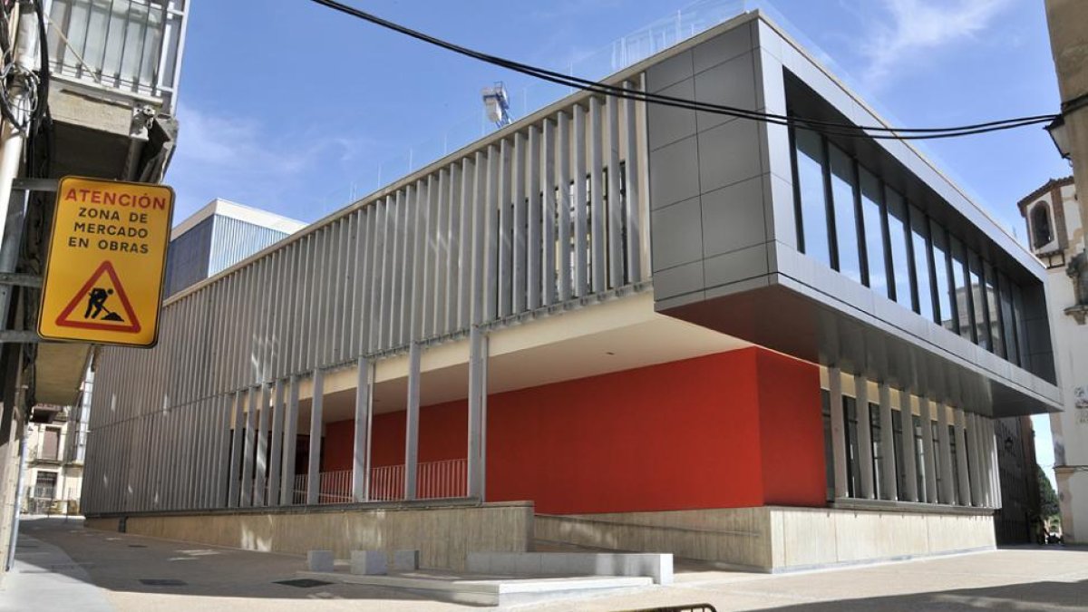 Exterior del nuevo mercado municipal en la actualidad.-VALENTÍN GUISANDE