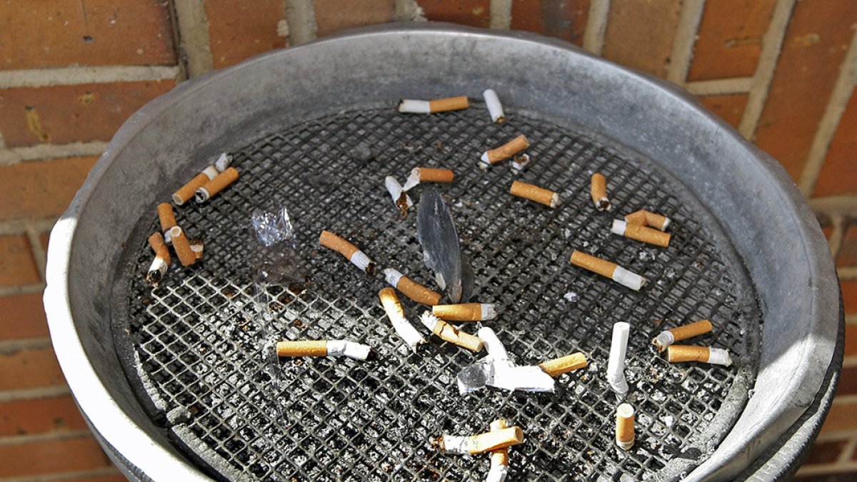 Las cajetillas de cigarrillos son las que suponen el mayor desembolso para los fumadores sorianos, 20,2 millones de euros. MARIO TEJEDOR