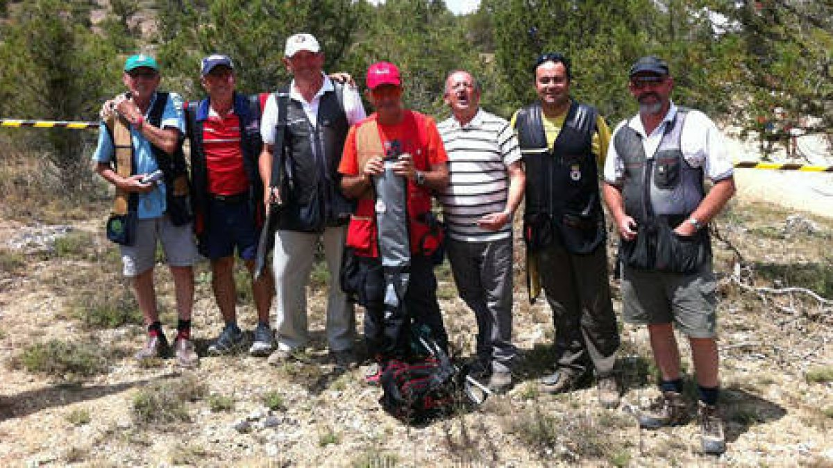 La escuadra con la tiró Fernando Arribas, segundo por la derecha, en los cuatro días del Mundial. / F. A.-