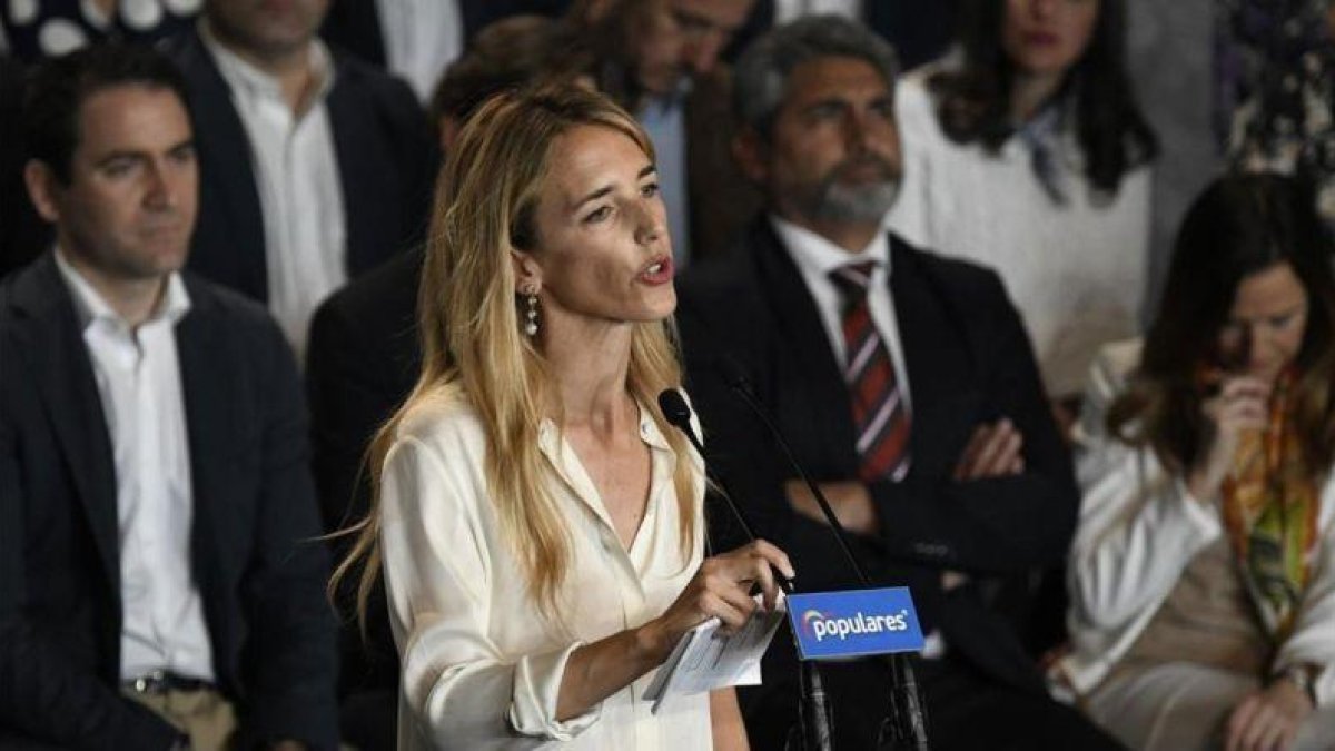Cayetana Álvarez de Toledo, candidata numero uno del PP por Barcelona, interviene durante la presentacion de los cabeza de lista del partido para las proximas elecciones generales del 28 de abril.-VÍCTOR LERENA (EFE)