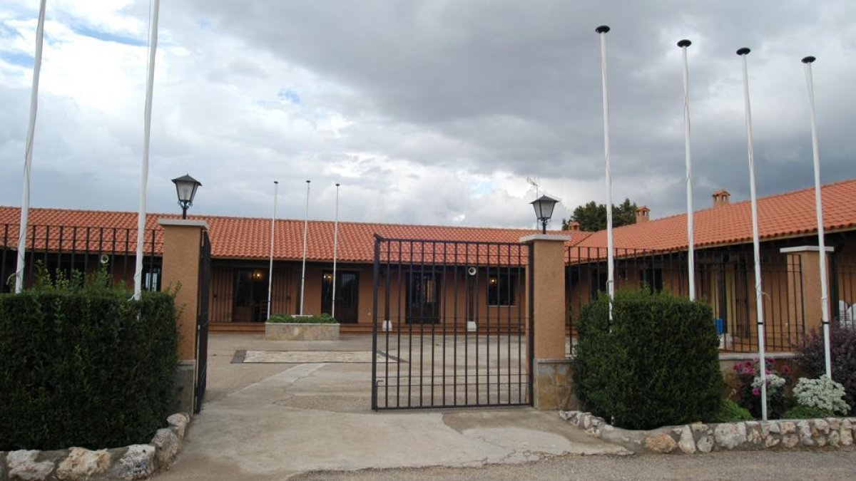 lInstalaciones de la escuela de caza que tiene la Federación en Castillejo de Robledo.-V.G.