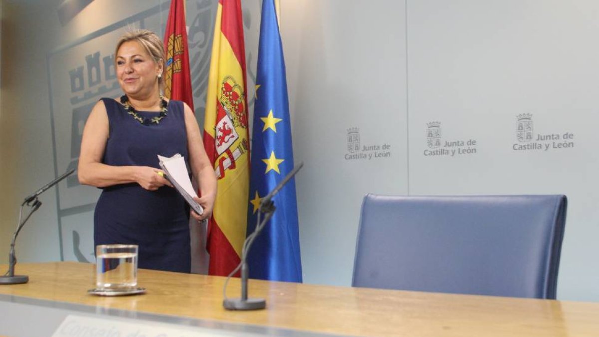 La vicepresidenta de la Junta, Rosa Valdeón, llega a la rueda de prensa posterior al Consejo de Gobierno.-Ical