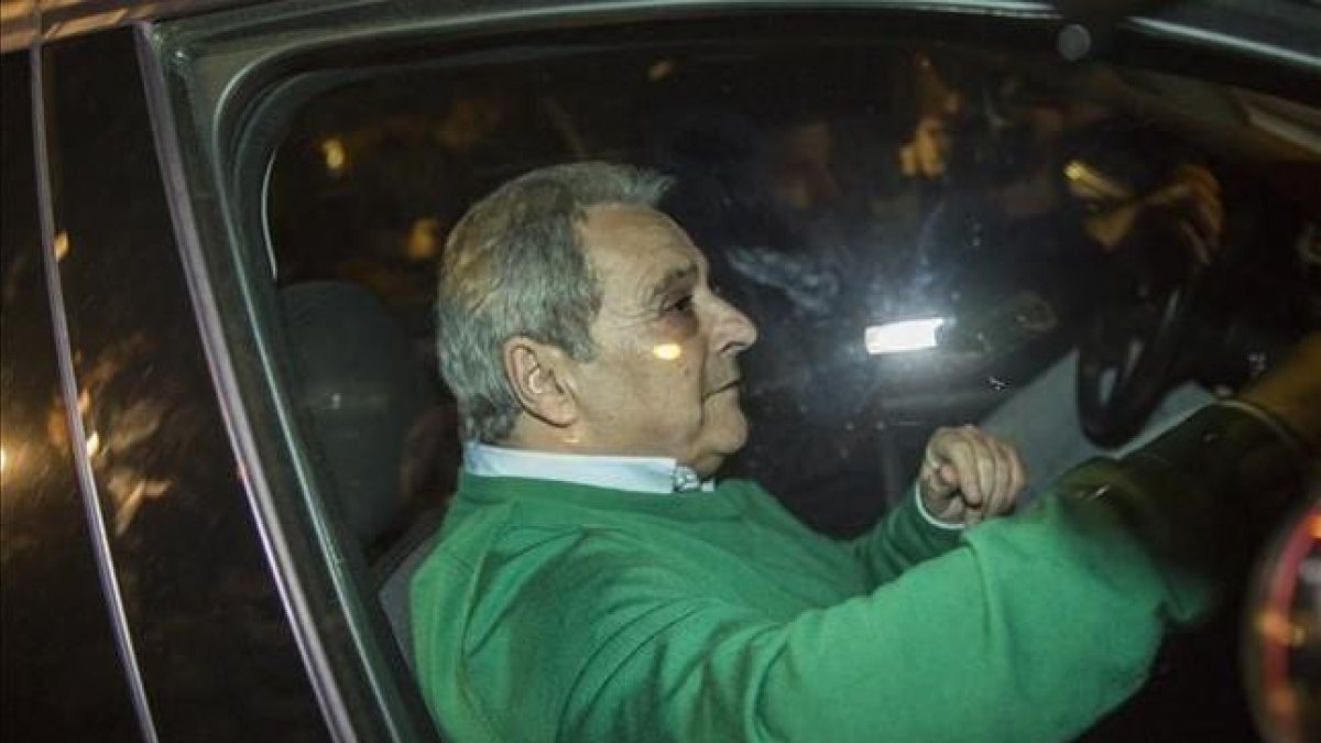Alfonso Rus, expresidente de la Diputación de Valencia, a su salida de la comandancia de la Guardia Civil tras declarar ante el juez del 'caso Imelsa', el pasado viernes.-MIGEL LORENZO
