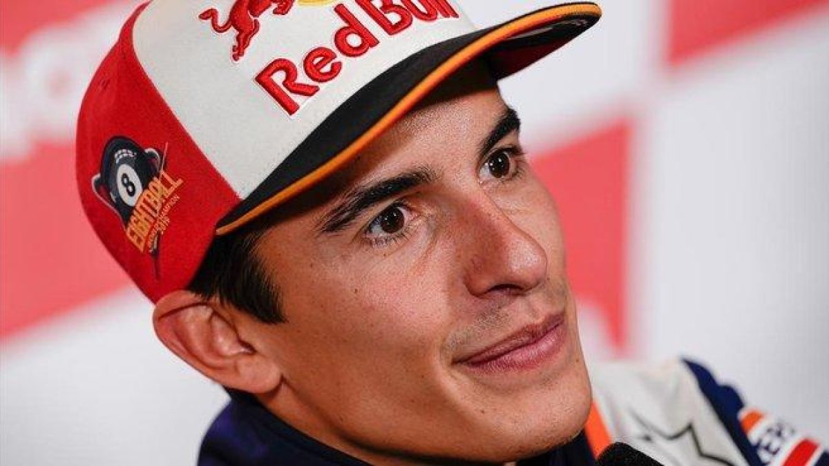 Marc Márquez (Honda) ha estrenado hoy, en Motegi (Japón), la gorra que lució en su octavo título mundial.-ALEJANDRO CERESUELA