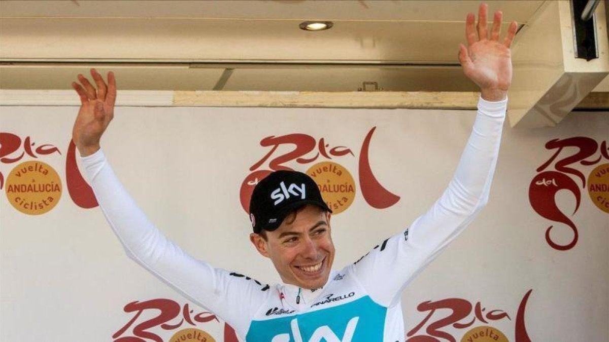 David de la Cruz, en el podio tras ganar la contrarreloj de la Vuelta a Andalucía.-EFE / ROMÁN RIOS