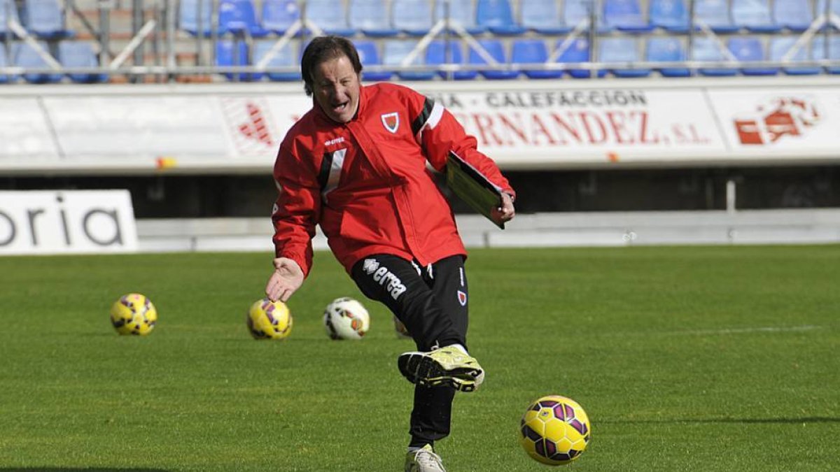 Anquela no se fía del colista Llagostera.-Valentín Guisande