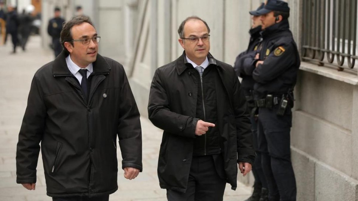 Los exconsellers Josep Rull (izquierda) y Jordi Turull, el pasado marzo, cuando acudieron a declarar en el Tribunal Supremo.-JOSE LUIS ROCA