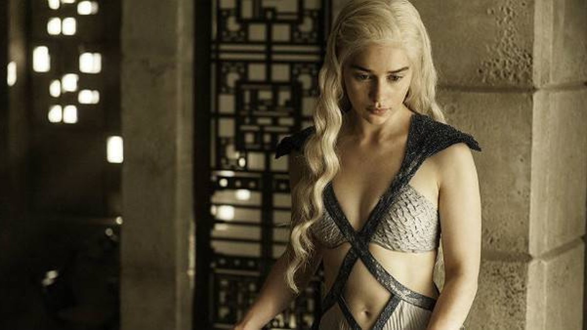 Daenerys Targaryen, interpretada por Emilia Clarke, uno de los personajes más queridos de la serie de la HBO.-Foto: AP / HBO