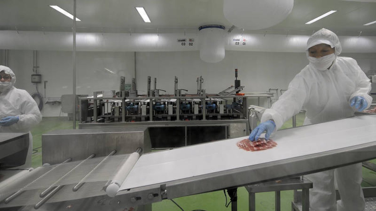 Instalaciones de la fábrica de Cárnicas Villar en Los Rábanos. / VALENTÍN GUISANDE-