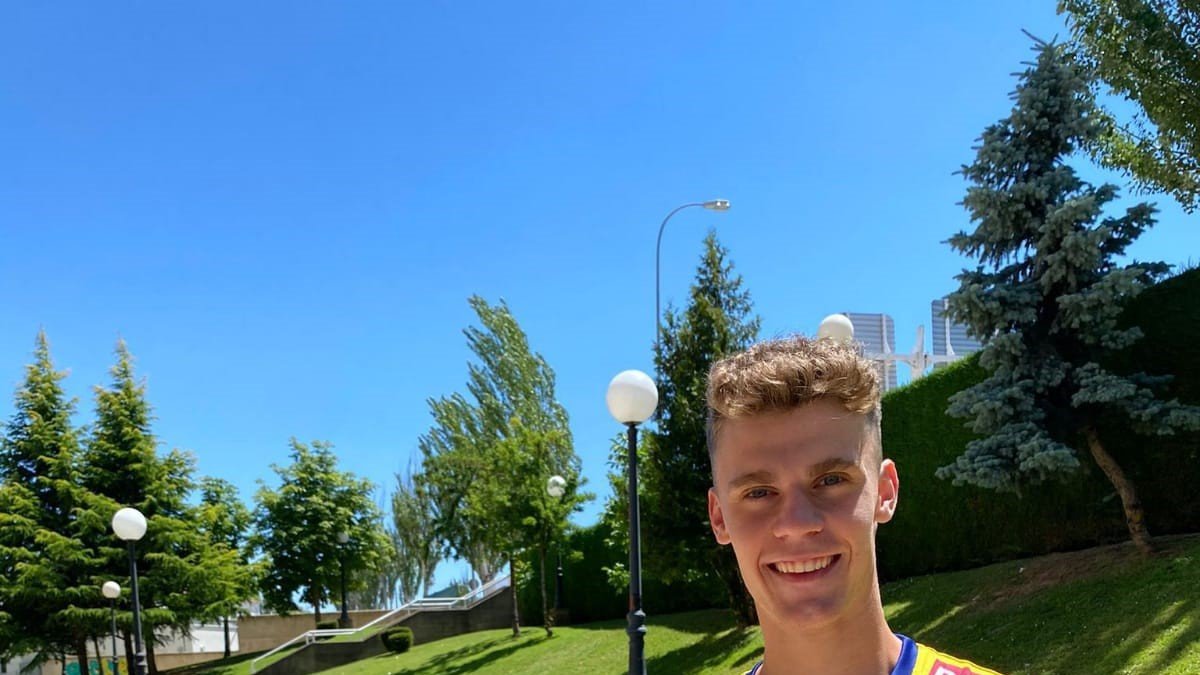 Adrián Olalla con los colores del Guaguas Las Palmas. RFEVB