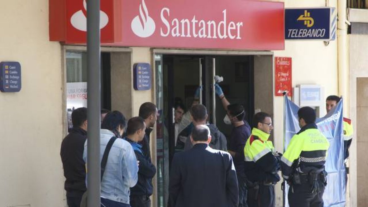 Imagen de archivo& del día el atraco en surcusal bancaria en Cambrils.-Foto: Tjerk van der Meulen / XAVI MOLINER