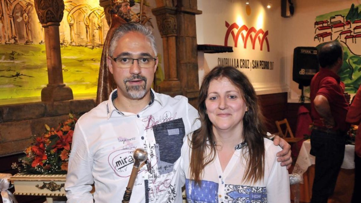 Carlos y Luisa en el local de cuadrilla el día del Catapán.-MARÍA FERRER