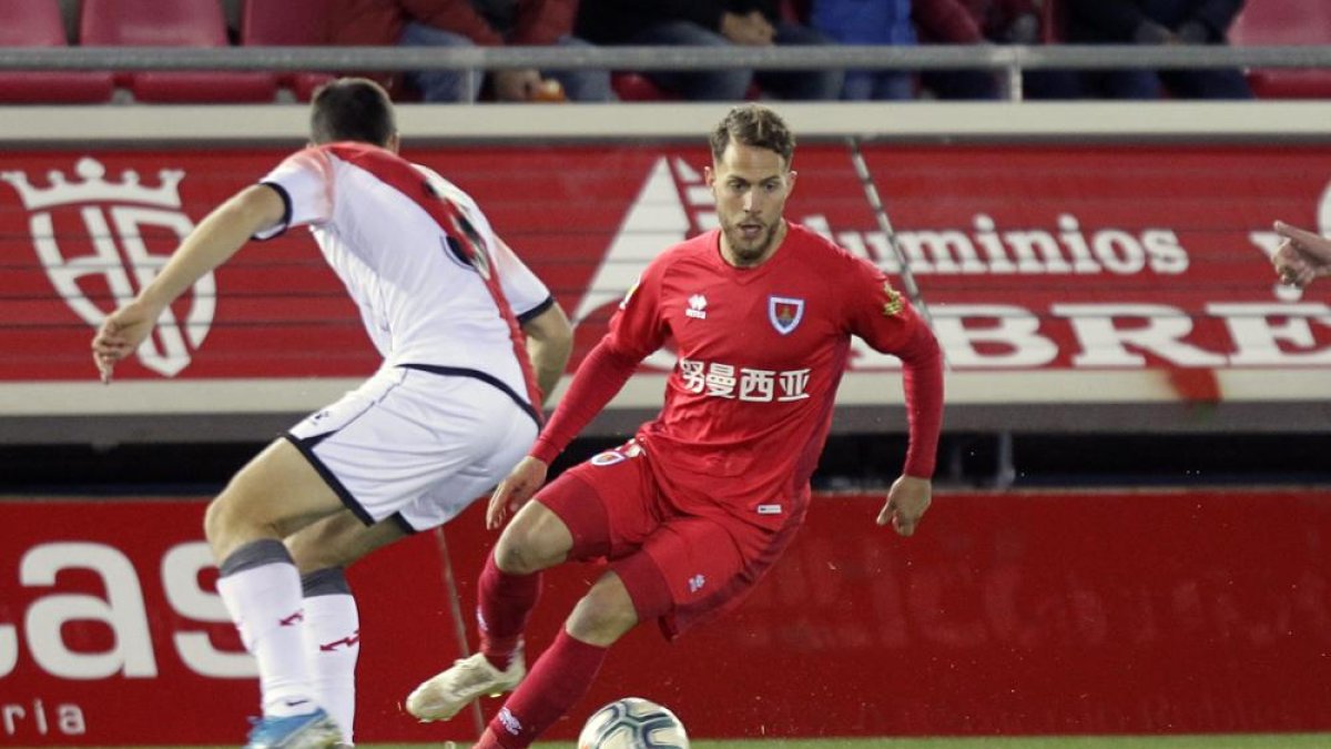 Calero anotaba el gol de la victoria ante el Extremadura y también veía puerta en la primera vuelta ante e Rayo Vallecano. VALENTÍN GUISANDE