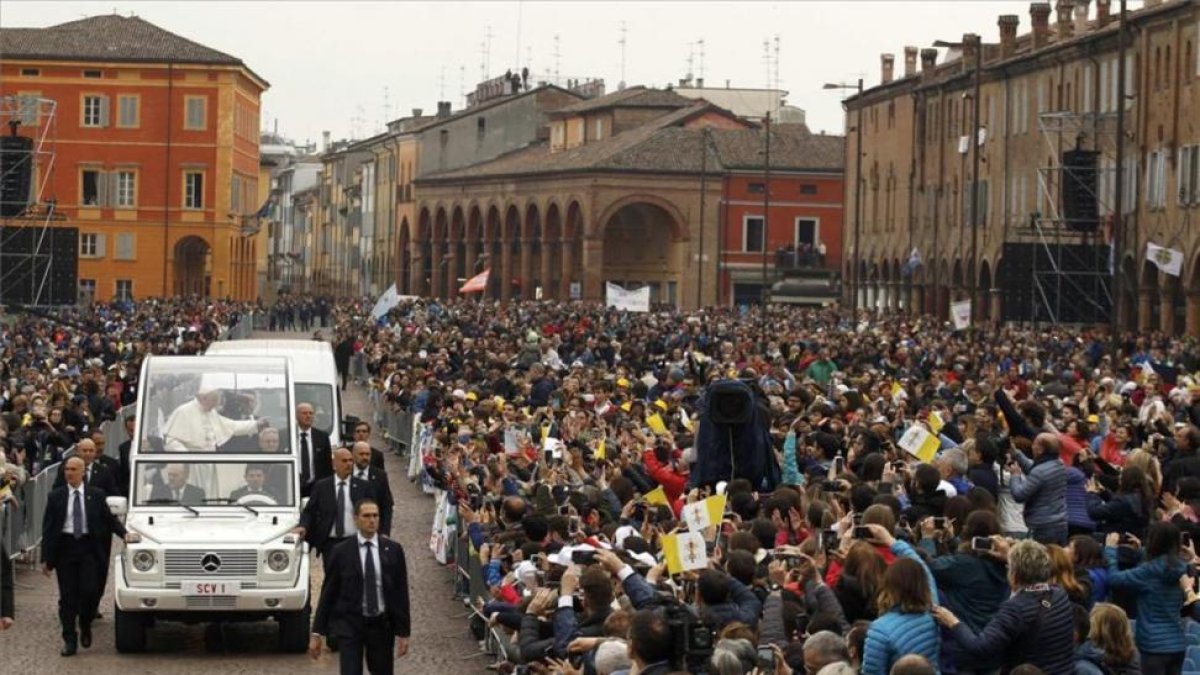 El papa Francisco en su visita a Carpi, Italia.-VICENZO PINTO