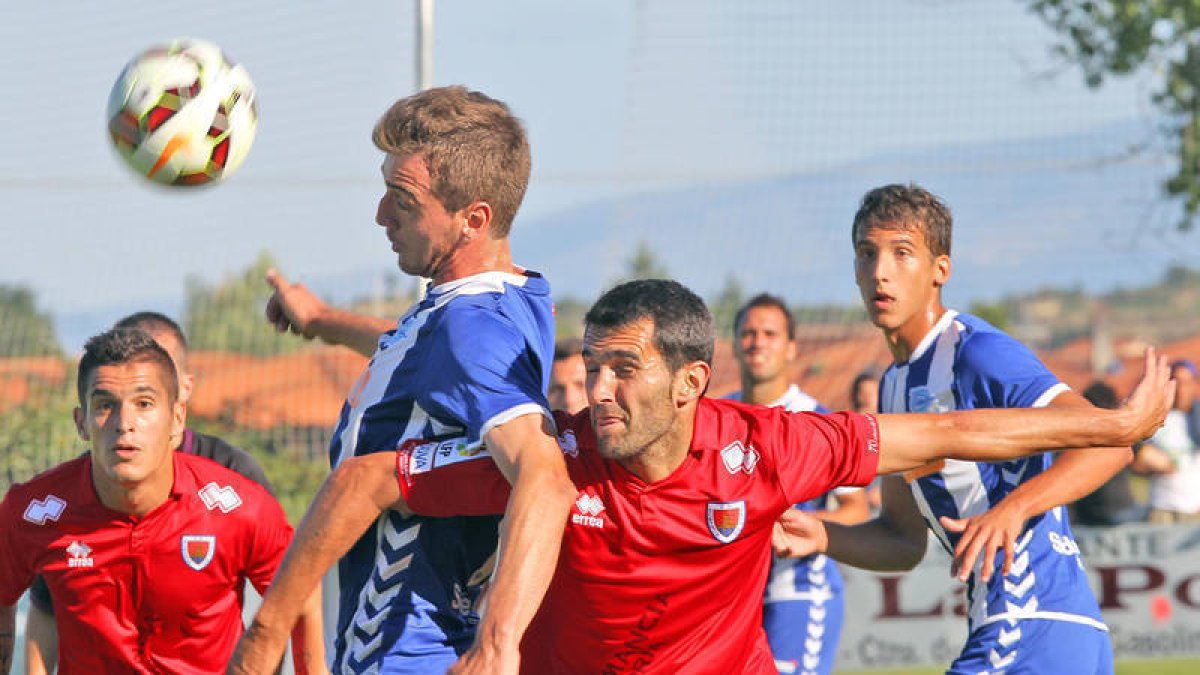El Numancia empató a un gol ante el Alavés. / EL CORREO-