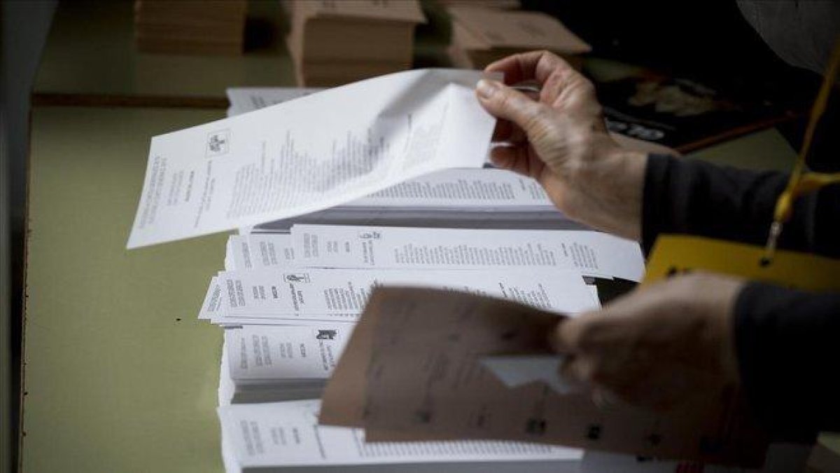 Papeletas de las elecciones generales del 28 de abril del 2019-FERRAN NADEU