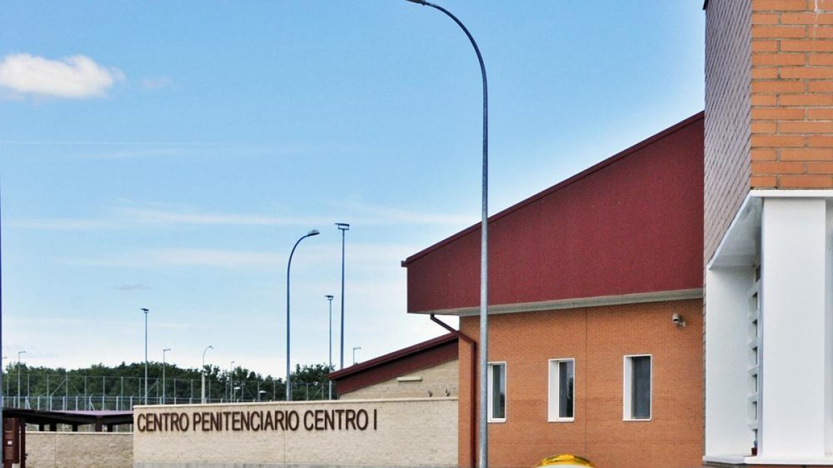 Acceso al nuevo centro penitenciario junto a Las Casas.-Valentín Guisande