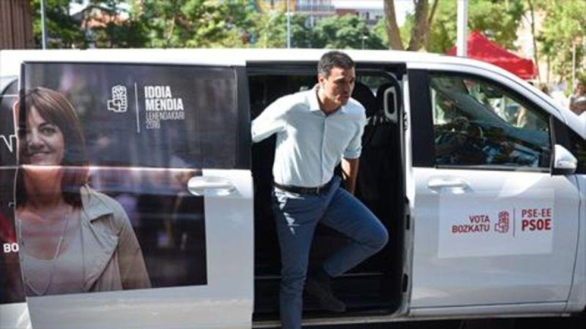 Pedro Sánchez, secretario general del PSOE, en Vitoria.-AFP / ANDER GILLENEA