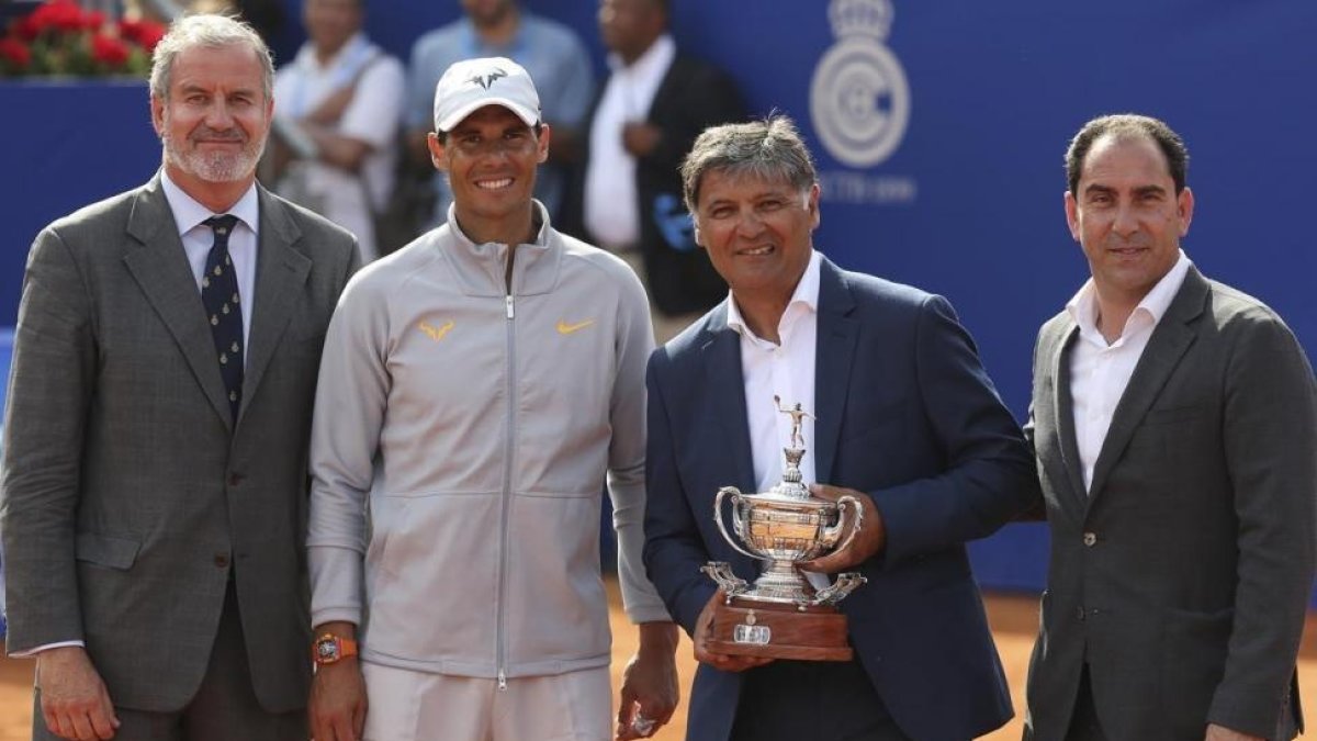 Foto de familia en el homenaje a Toni Nadal.-/ VALENTI ENRICH