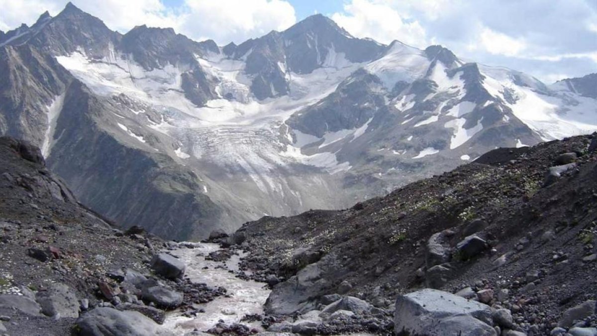 Fotografía del monte Elbrus, 5642 metros de altura, en los Urales.-/ PERIODICO