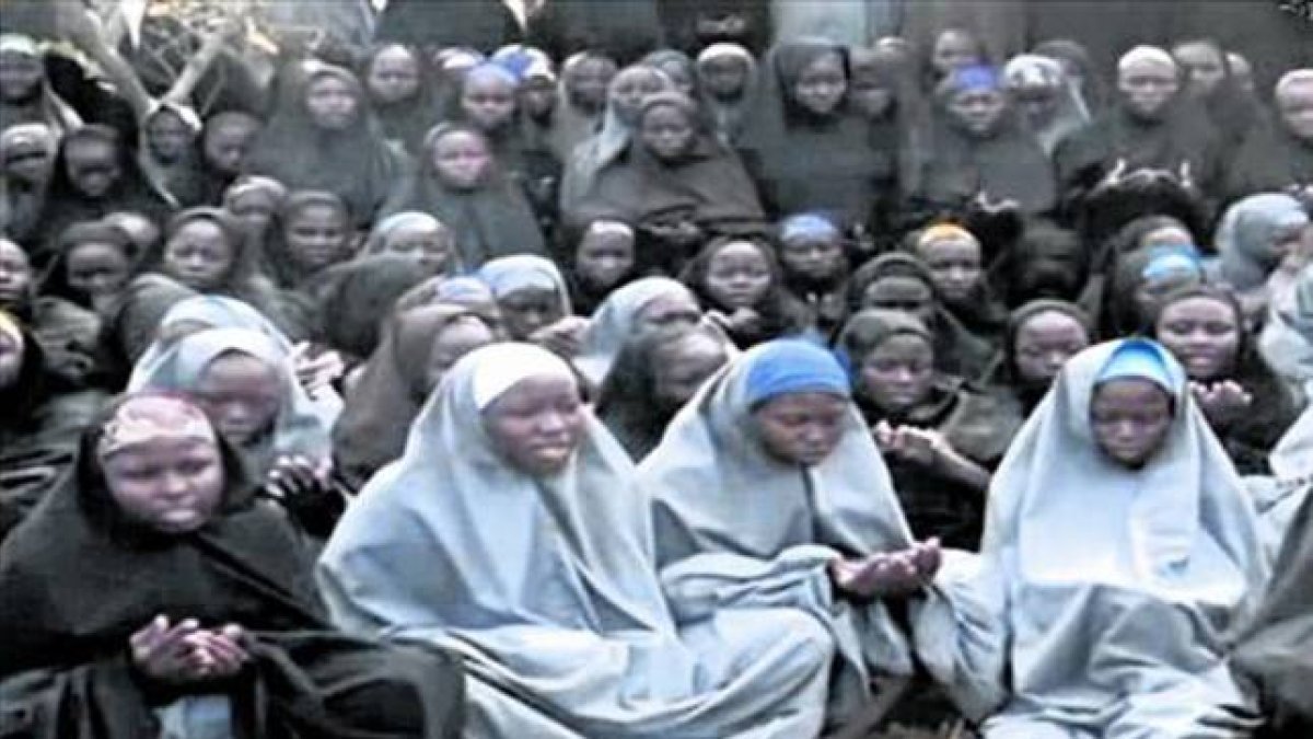 Fotografía difundida por Boko Haram de las jóvenes que secuestró en Chibok.-Foto: RICARD CUGAT