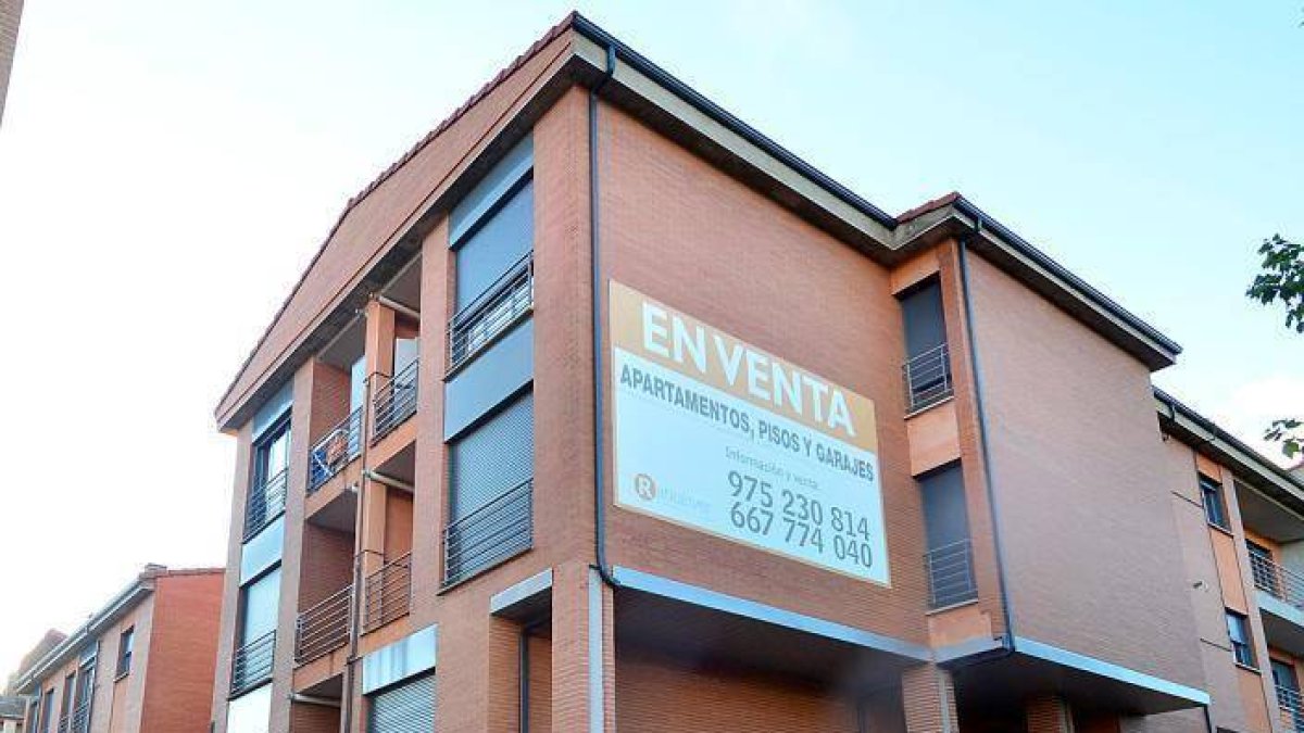 La compraventa de viviendas en la provincia de Soria ha descendido notablemente en la última década.-VALENTÍN GUISANDE