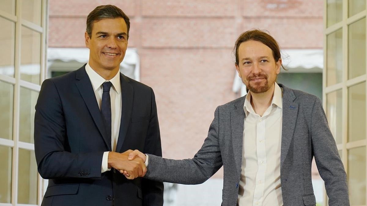 Pedro Sánchez y Pablo Iglesias tras formalizar el acuerdo sobre los Presupuestos del 2019, el pasado 11 de octubre-JOSE LUIS ROCA