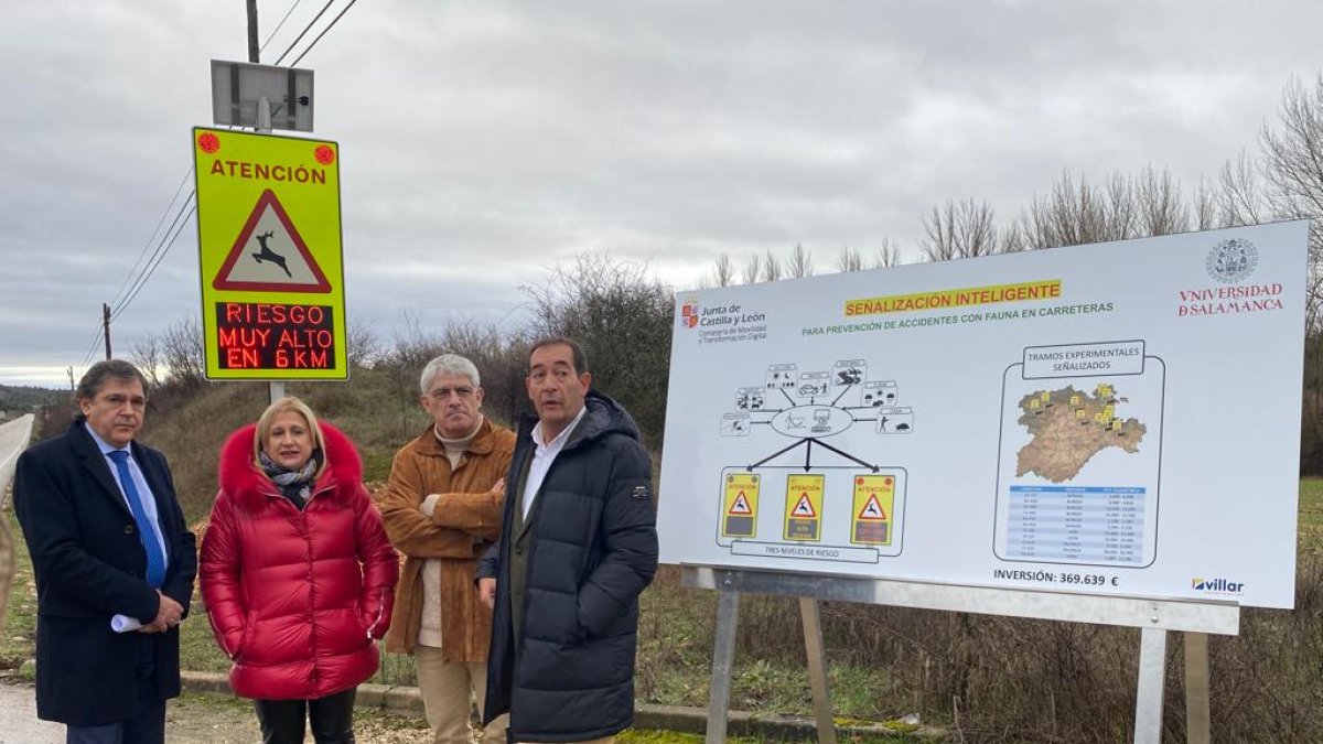 Presentación de la señalización inteligente en Soria que 'calcula' y avisa sobre el riesgo de accidentes por atropello de animales en cada momento. HDS