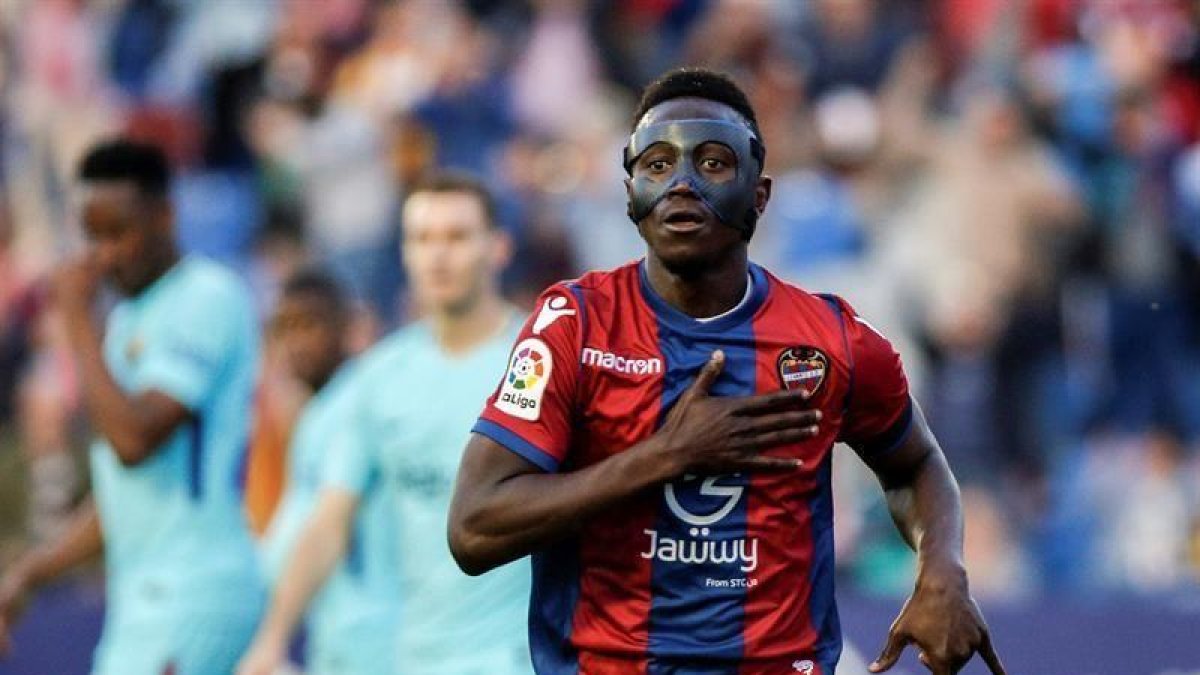 Boateng celebra uno de sus tres goles.-EFE