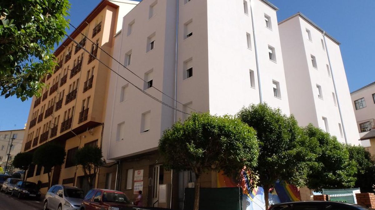 Bloque rehabilitado en Sanz Oliveros.-Luis Ángel Tejedor
