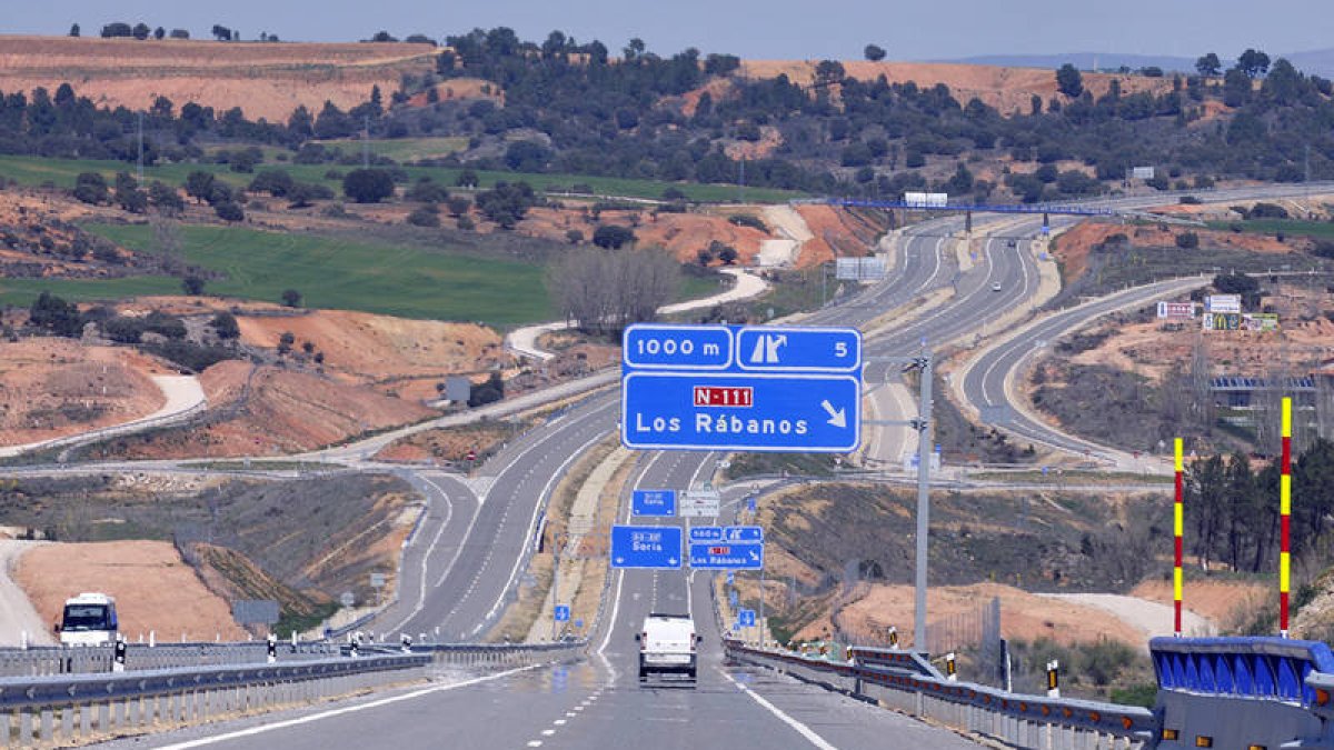 Tramo de la autovía A-15 que conecta Soria con Madrid. / VALENTÍN GUISANDE-