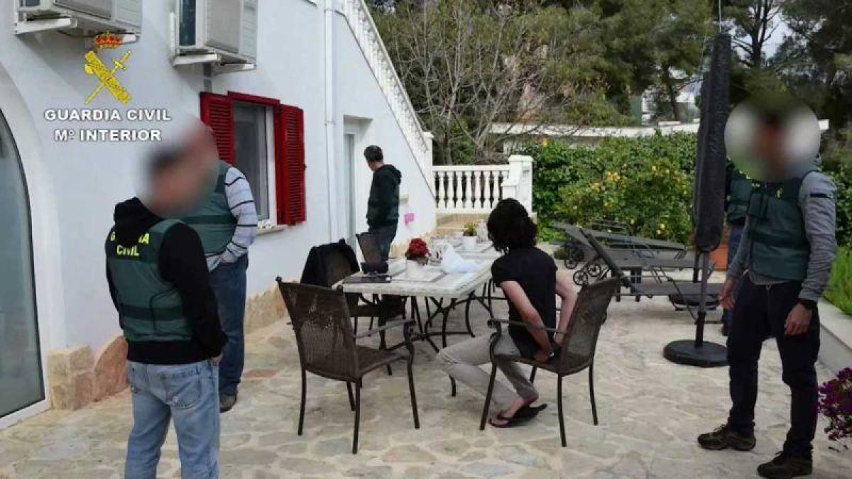 La Guardia Civil detiene a un neonazi alemán en Mallorca.-EFE