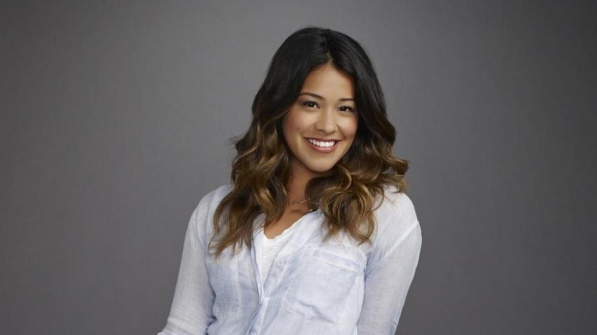 La actriz Gina Rodríguez pondrá voz a la protagonista de 'Carmen Sandiego', nueva serie de animación de la platafornma Netflix.-